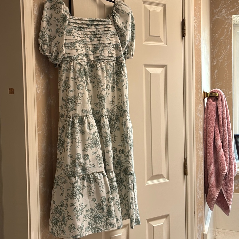 NWT Girl’s Long Formal Floral Dress!!! 💐💚